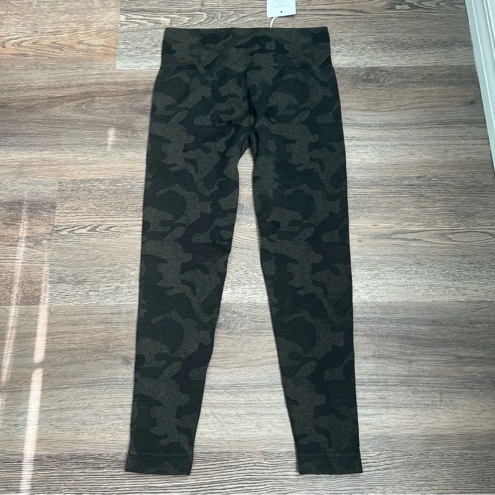 Gymshark Adapt Camo Seamless Leggings - Picture 4 of 8